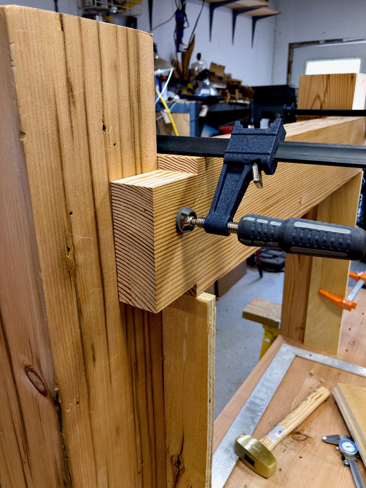 A stretcher clamped to a leg.