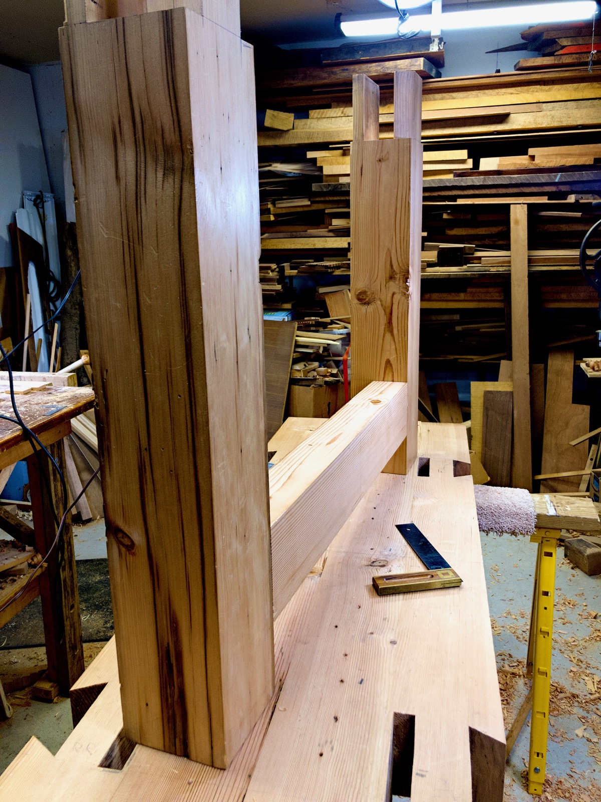 Two legs with a stretcher.